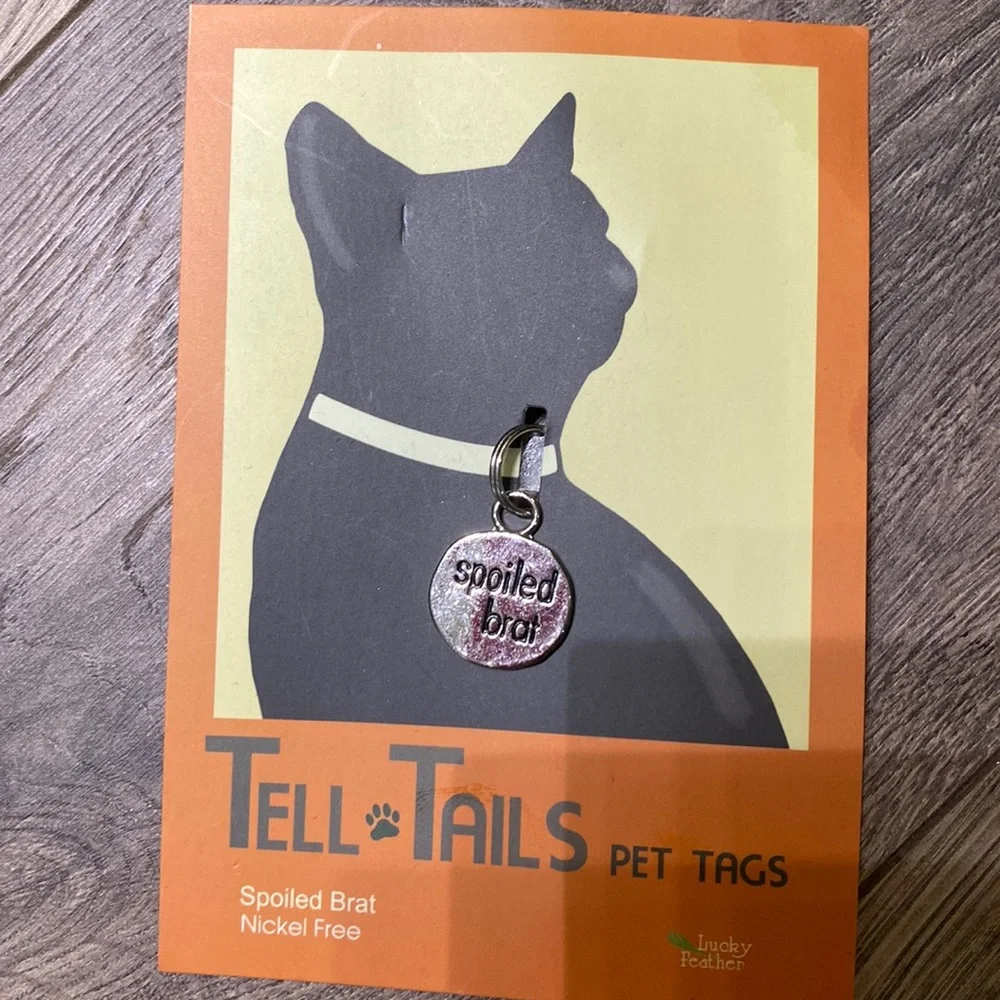 Pet tag “spoiled brat”